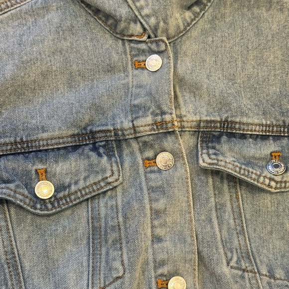 Forever 21 Cropped Denim Jacket - Light Blue - Picture 3 of 5